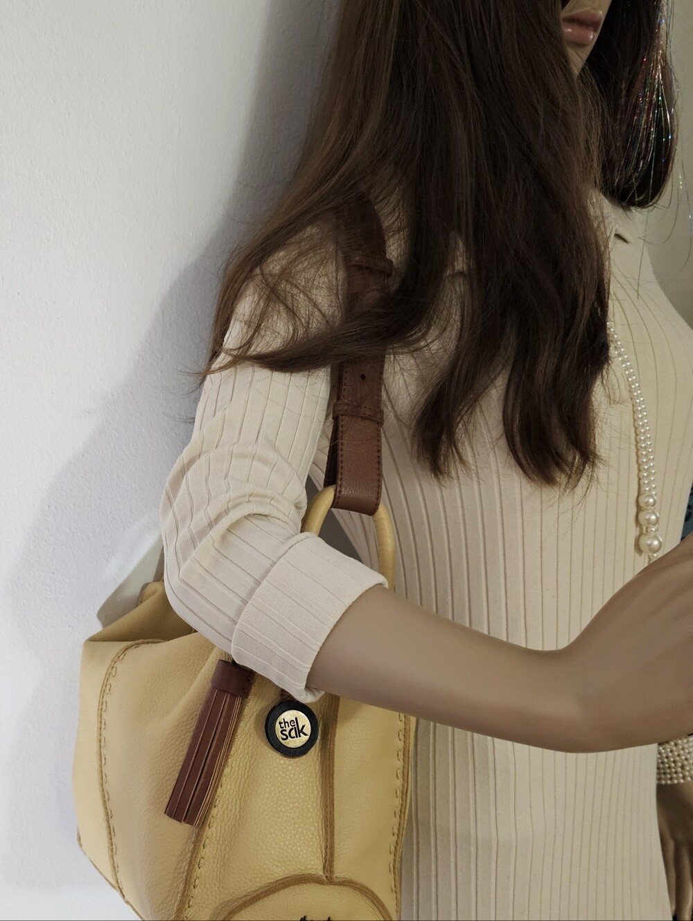 SOLDe The Sak, Los Feliz Hobo genuine leather shoulder bag soft butter yellow - Picture 13 of 14